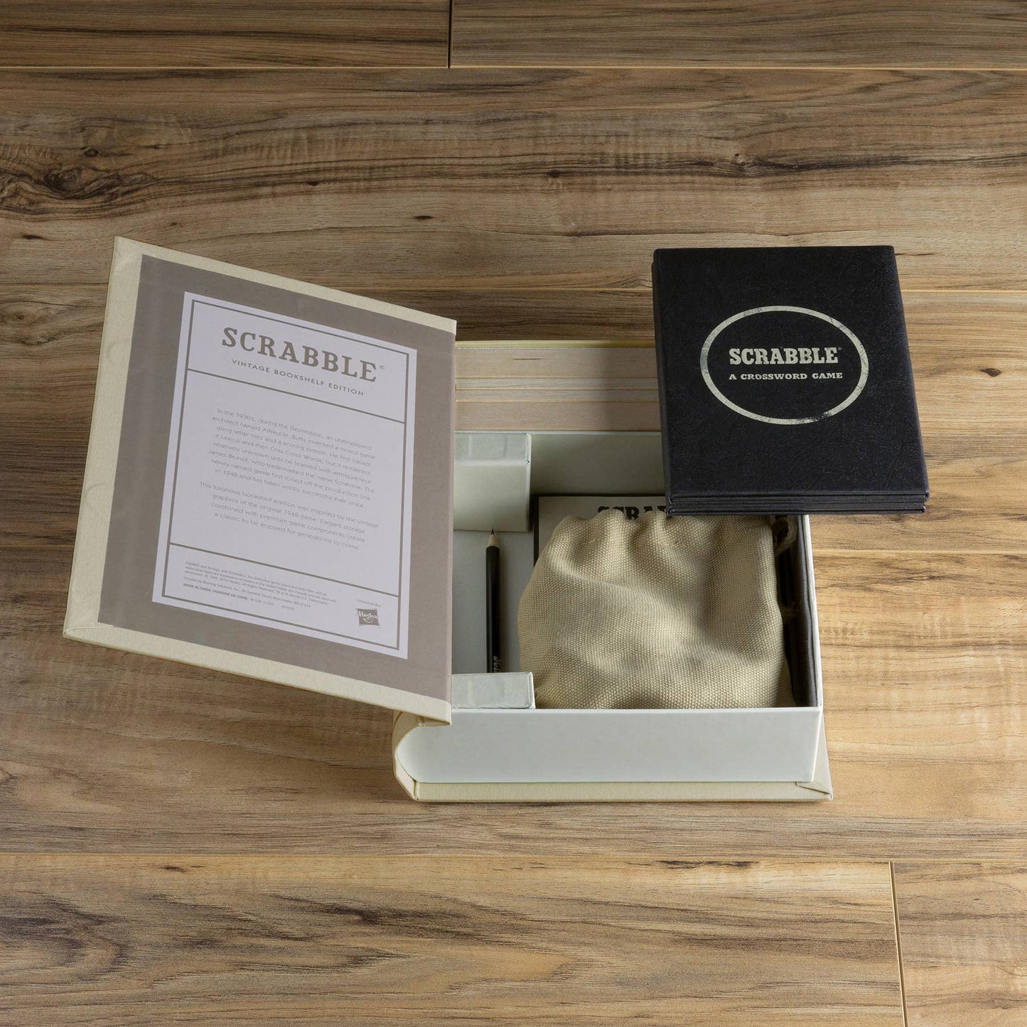 Scrabble Vintage Bookshelf Edition - Edwina Alexis