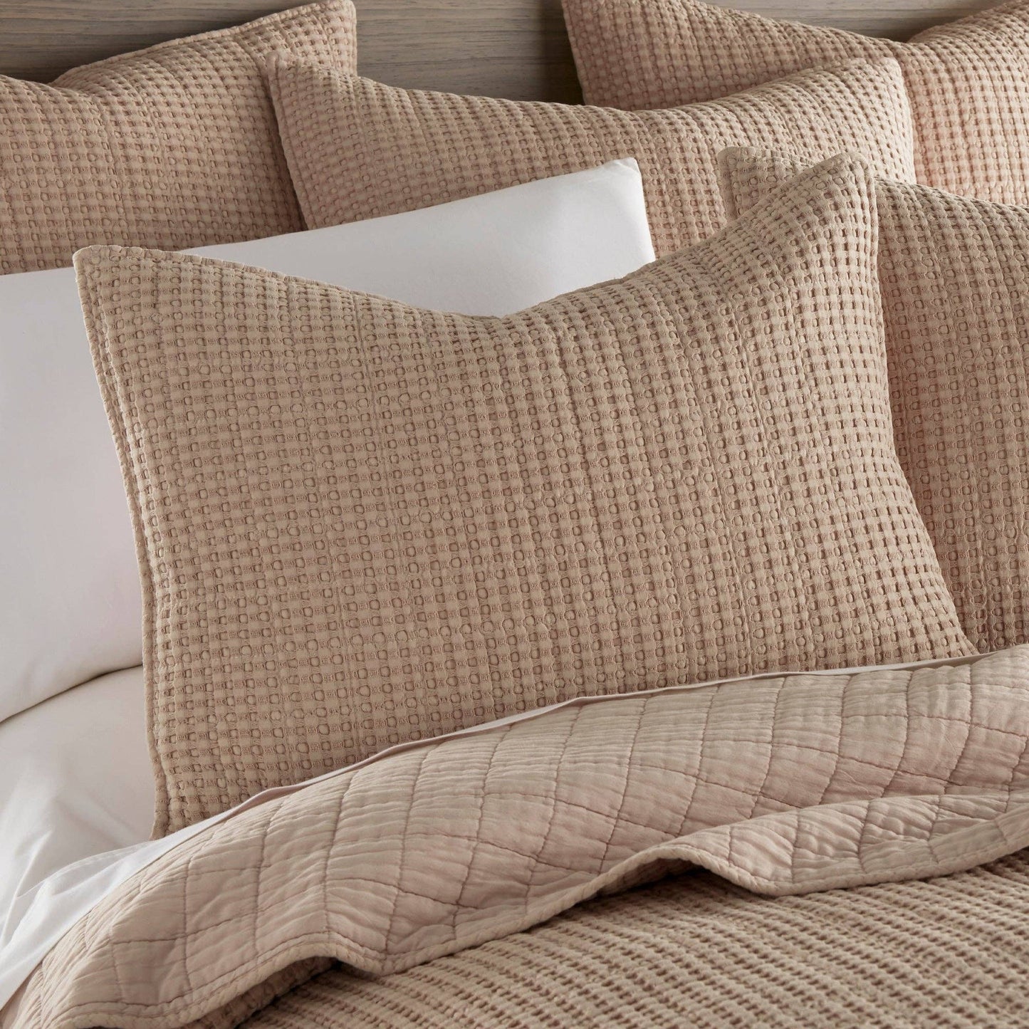 Mills Waffle Quilt Set: White / Full/Queen