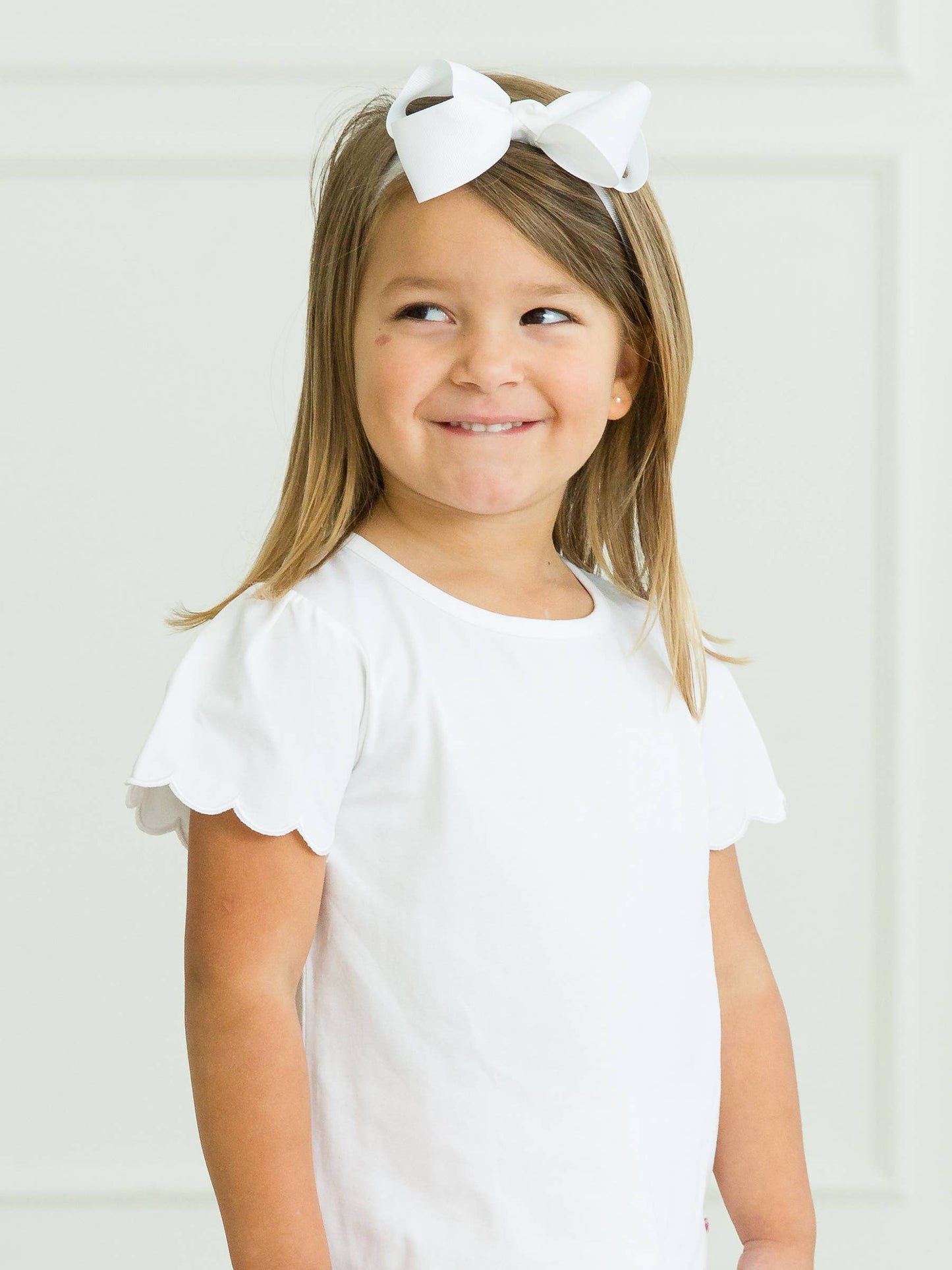 Girls White Knit Short Sleeve Scallop Tee: White / 18-24m