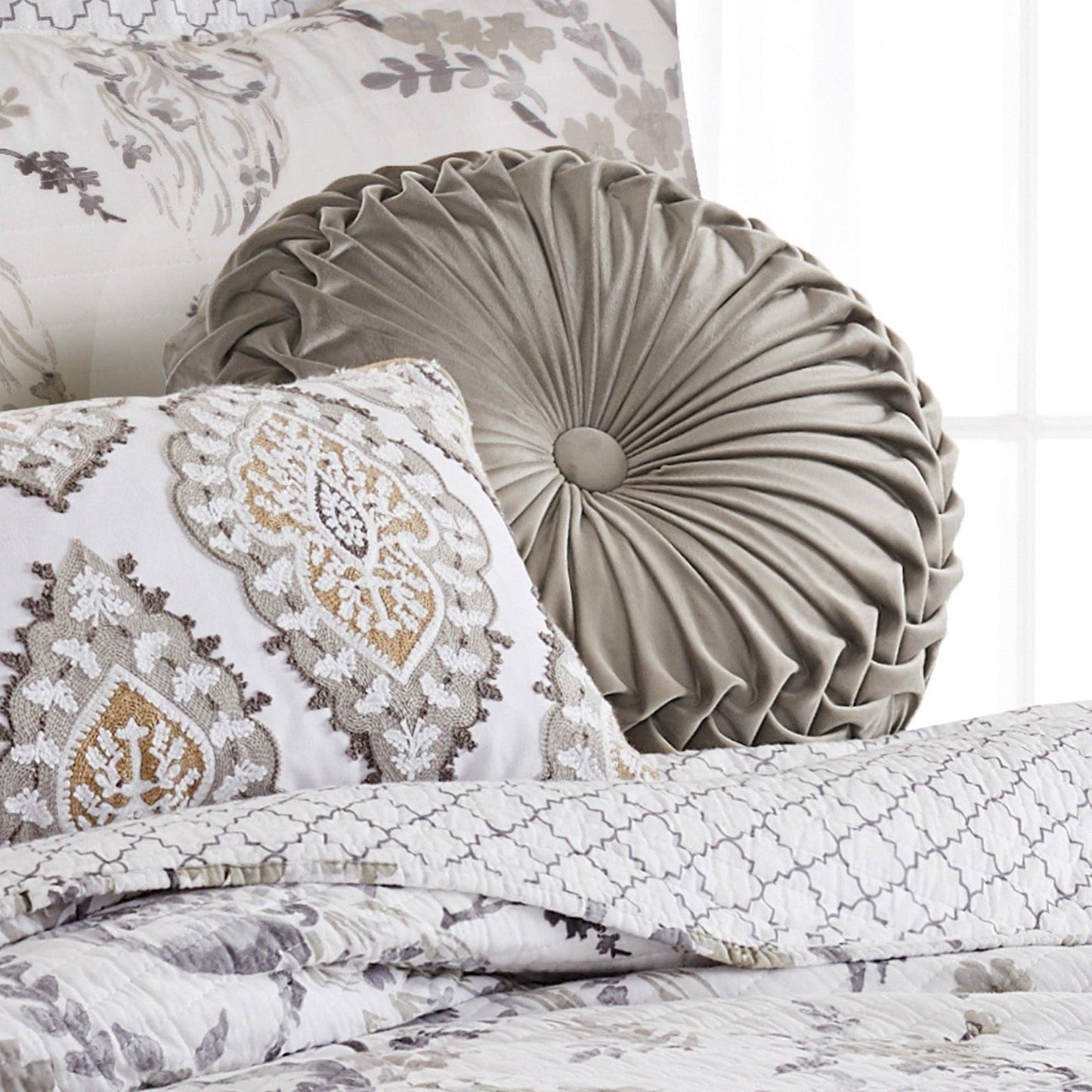 Pisa Round Velvet Pillow