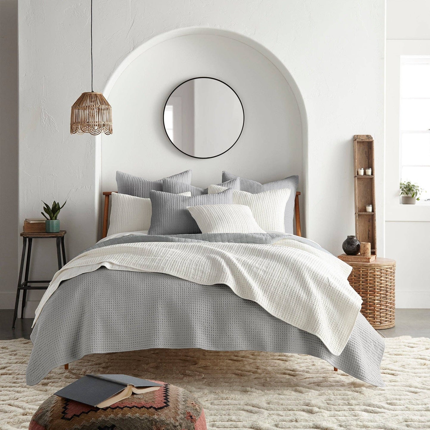 Mills Waffle Quilt Set: White / Full/Queen