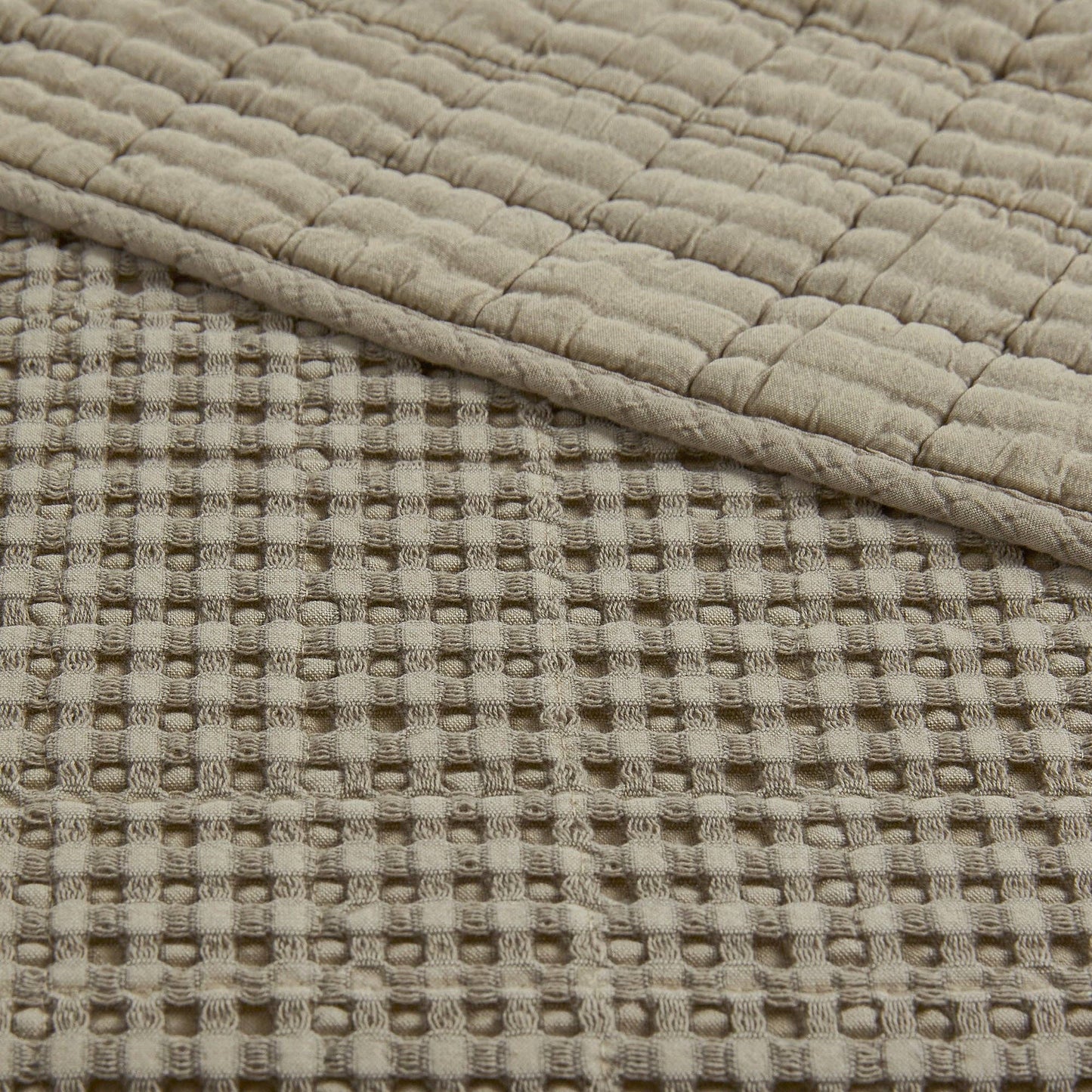 Mills Waffle Quilt Set: White / Full/Queen