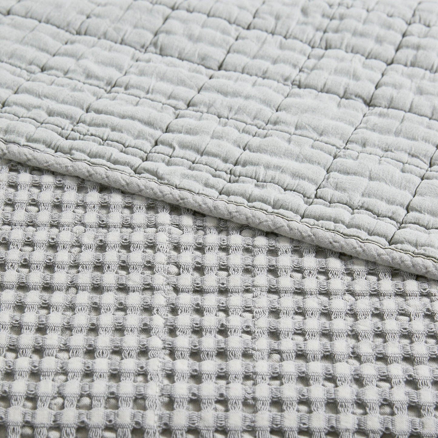 Mills Waffle Quilt Set: White / Full/Queen
